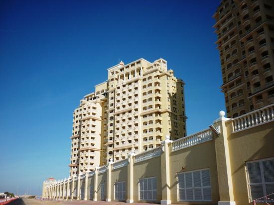 Al Hamra Marina and Yacht Club